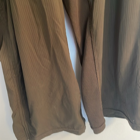 Lulu lemon cropped dance studio pants in Army Green Color EUC size 10 - Picture 4 of 7